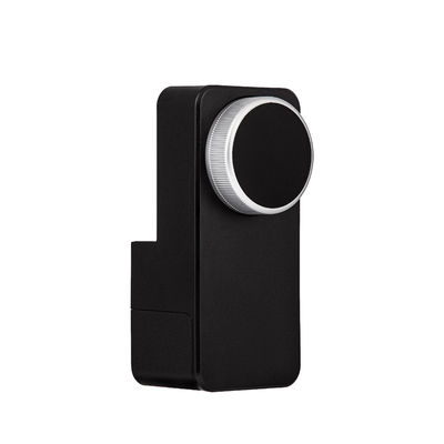 Chiusura smart per porta in alluminio con impronte digitali