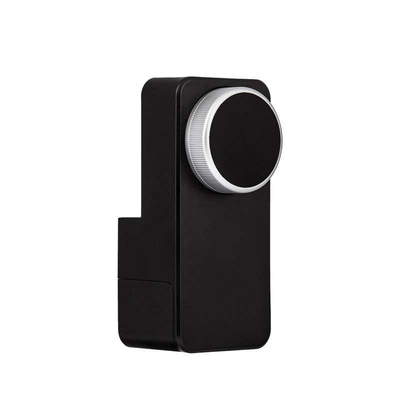 Chiusura smart per porta in alluminio con impronte digitali